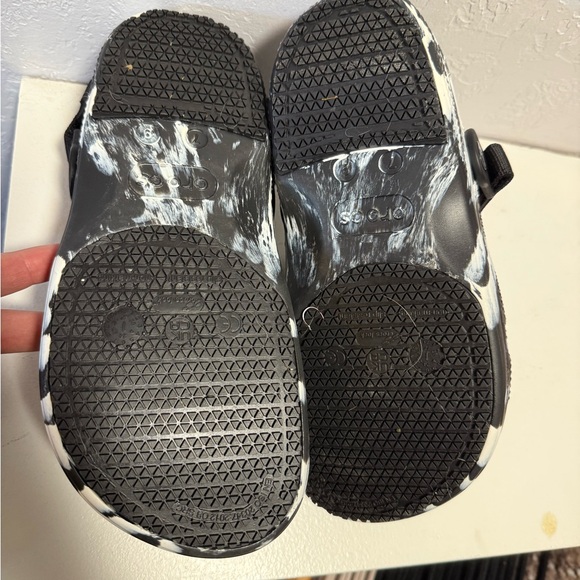 Slip resistant crocs - Picture 2 of 3